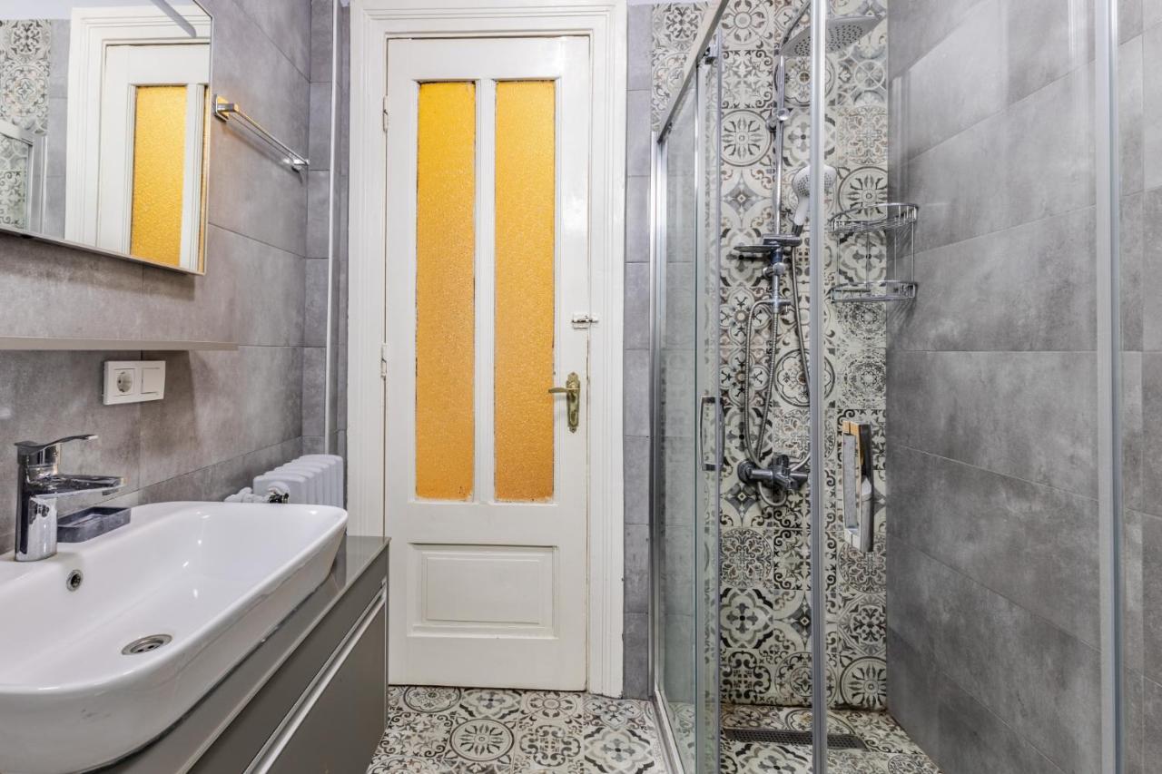 Appartement Flat With Balcony And Bosphorus View In Beyoglu à Istambul Extérieur photo